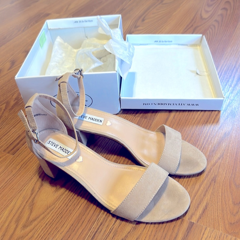 Steve Madden Suede heels nude